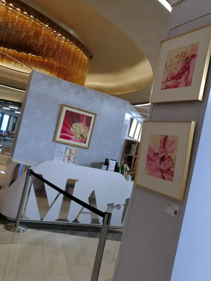 如果像以往來旅遊那樣只顧吃喝玩樂，根本沒心思時間留意這種畫展，今次我看了很久。