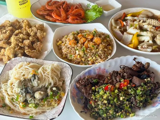 滿桌的海鮮料理（圖片截圖於網路）