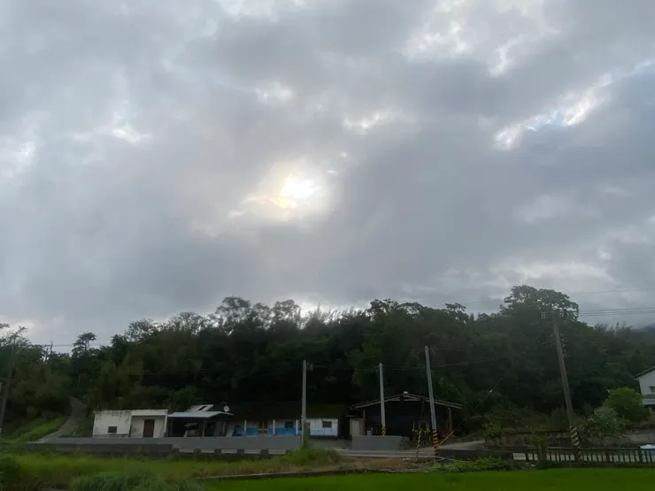 被烏雲阻擋的太陽