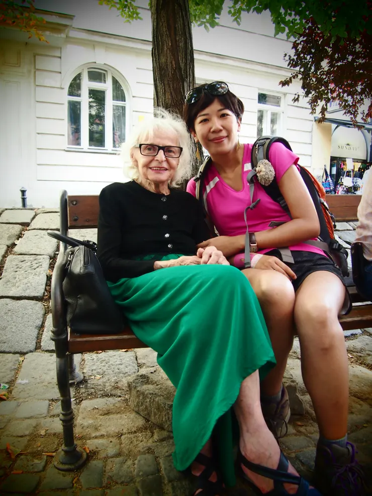 被語言完全不通的老太太療癒了，還記得她爽朗的笑聲