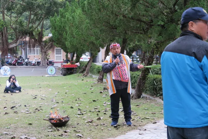 部落的耆老為我們祈福