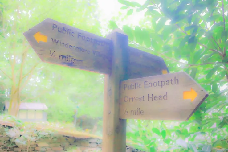 俄瑞斯特山丘山腳下的指示牌