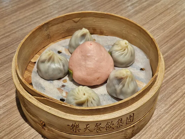 ＃五顆紅豆小籠包 + 一顆壽桃