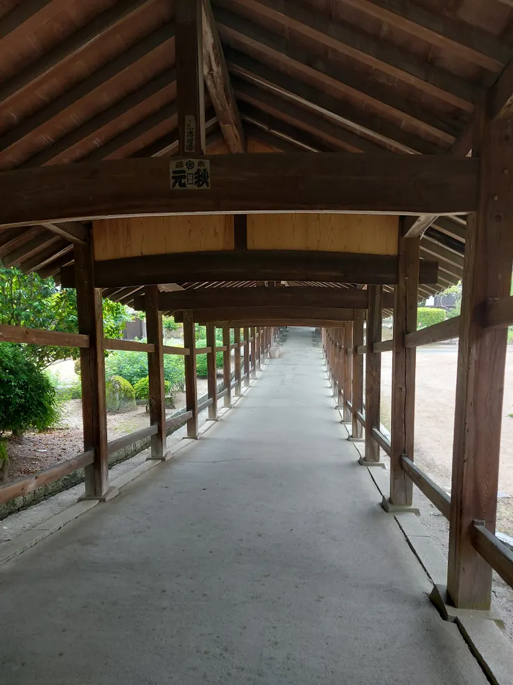 迴廊其實是有坡度的