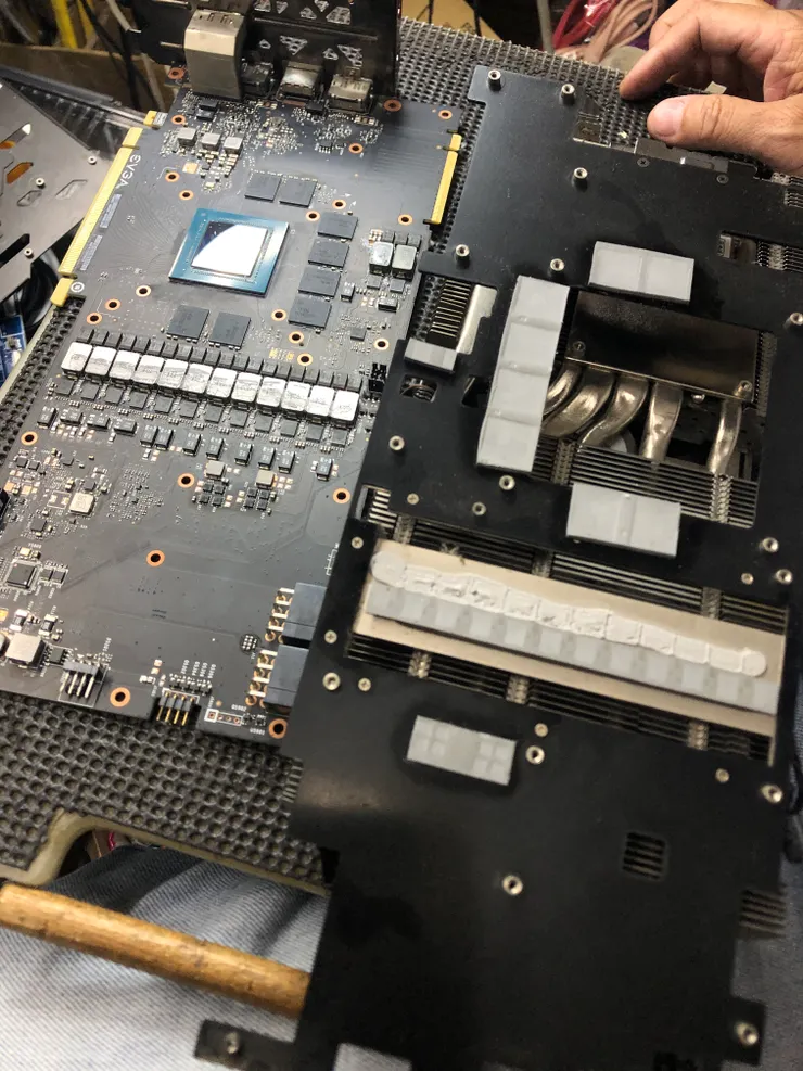 顯示卡拆開後的樣子