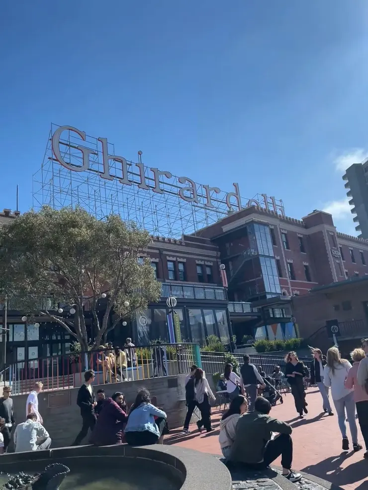 Ghirardelli Square (吉拉德里廣場)