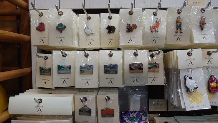 買！　（被交代不可以偷買沒爬過的山，好喔。）