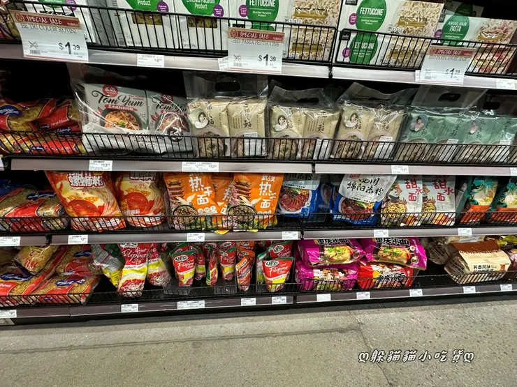 除了螺螄粉外，大陸袋裝即食麵還有熱乾麵、甜水麵、重慶小麵…等一堆沒聽過的麵，好想吃看看呀！