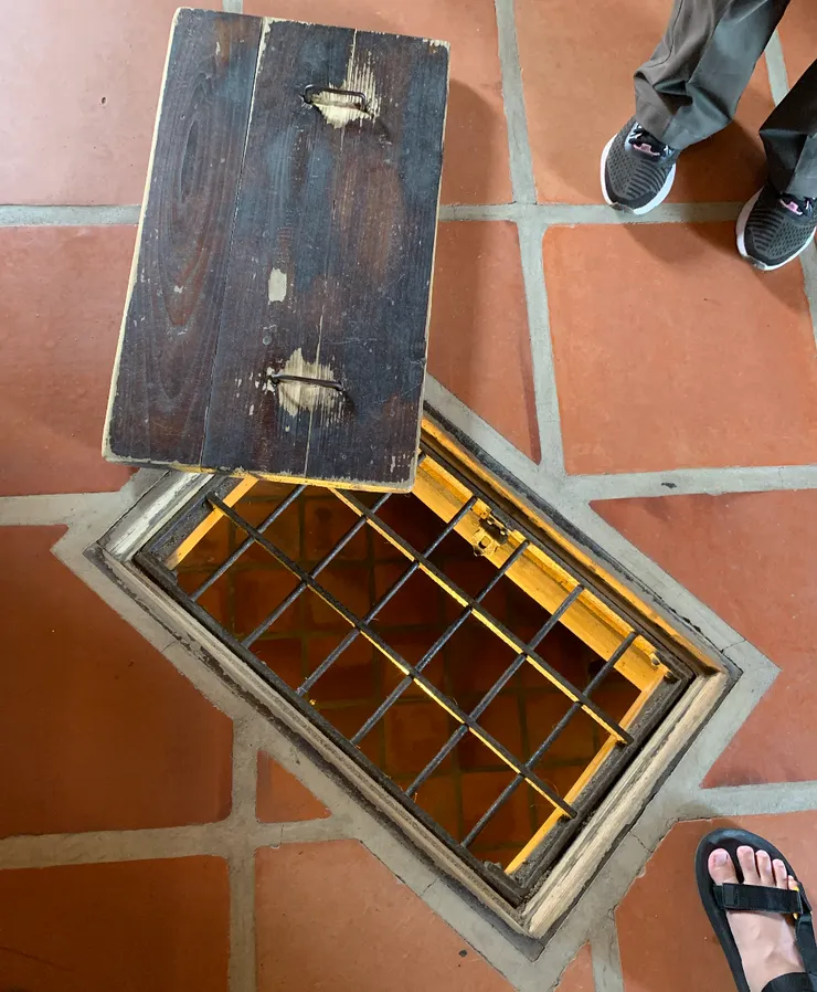 連通一二樓的隱藏通道