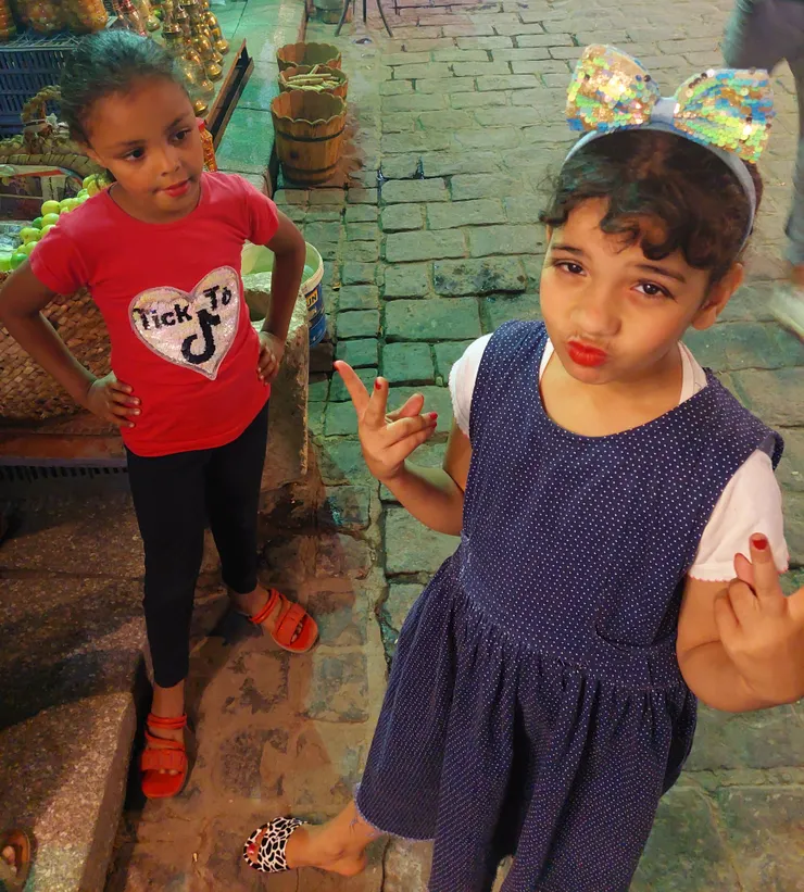 叫她們Habibi 立刻展現自信心爆棚還要我拍她們的小朋友