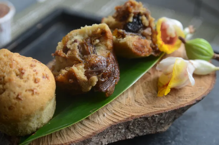 用煙燻月桃花乾所做的假桂圓杯子蛋糕