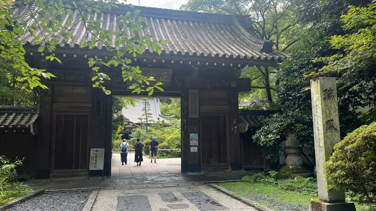 可以先到此參拜。