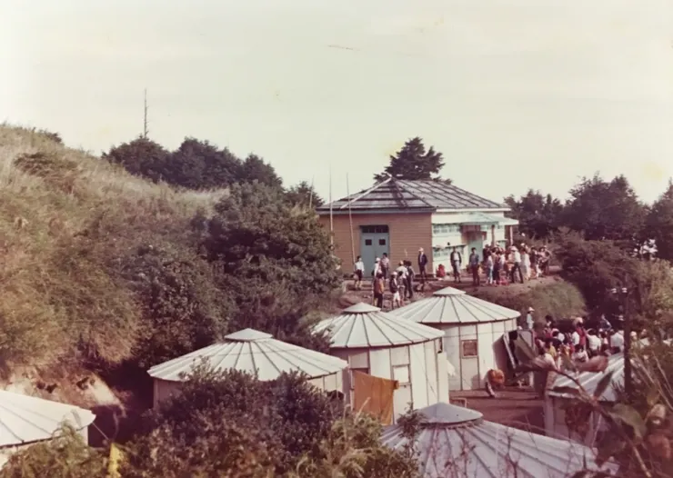 45年前的九九山莊一直挺立到現在。我入住過三次，2026年三月之後這些蒙古包造型的山屋即將走入歷史。