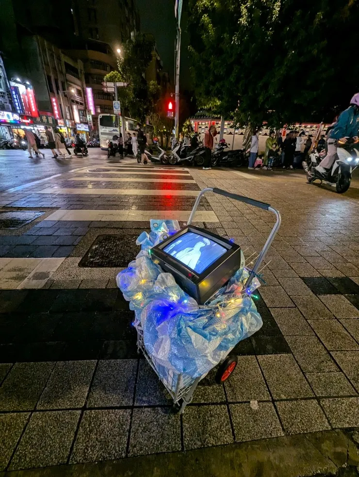 圖九:Susu的「與神同行」(筆者拍攝)