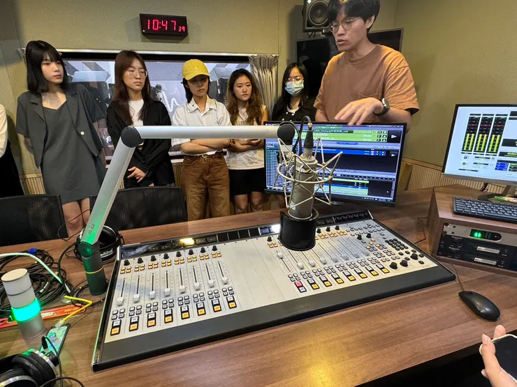 廣播錄音間環境參訪