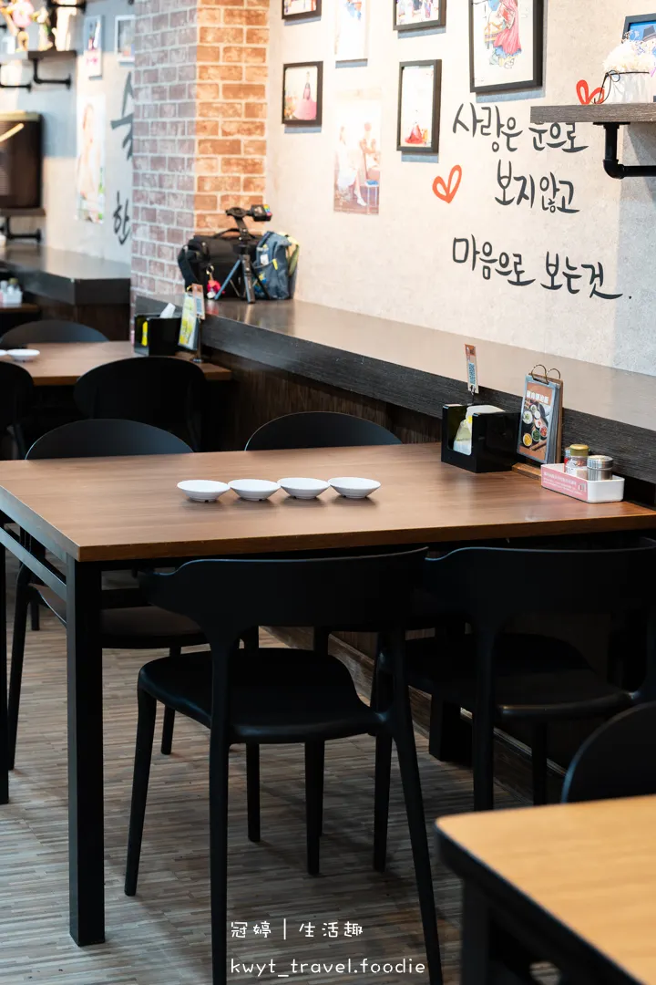 [安平平通路美食]庫霸豬肉湯飯，隱身平通路的道地馬鈴薯龍骨湯，道地韓式小菜無限量供應，安平午餐晚餐推薦，最新菜單