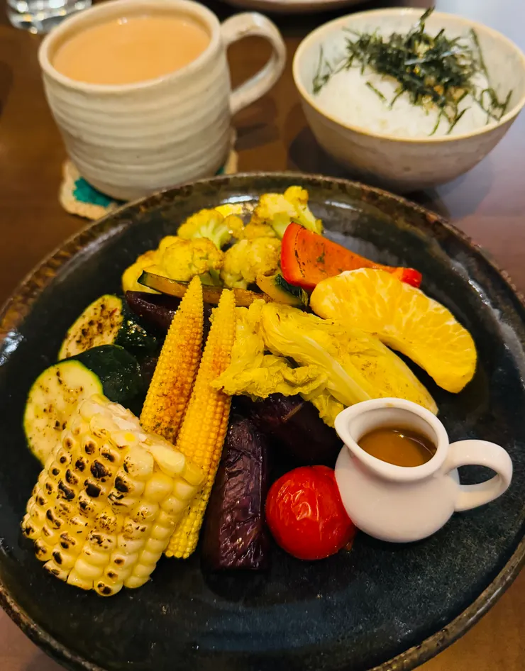 奶油拌飯配烤蔬菜