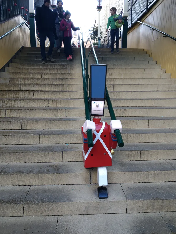 樓梯下方的扶手