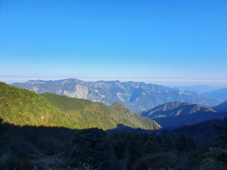 層巒疊翠的阿里山山脈