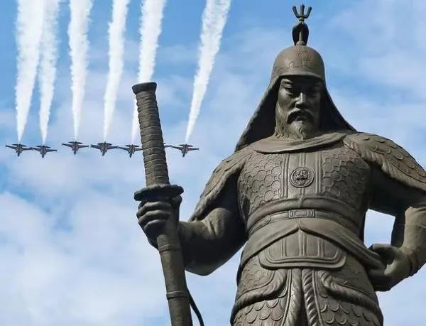 光化門前李舜臣將軍雕像