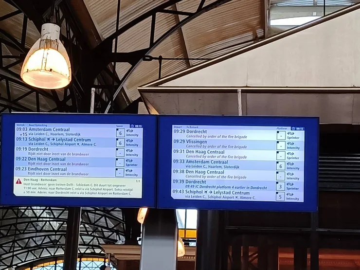 幾乎每班車都被取消了！