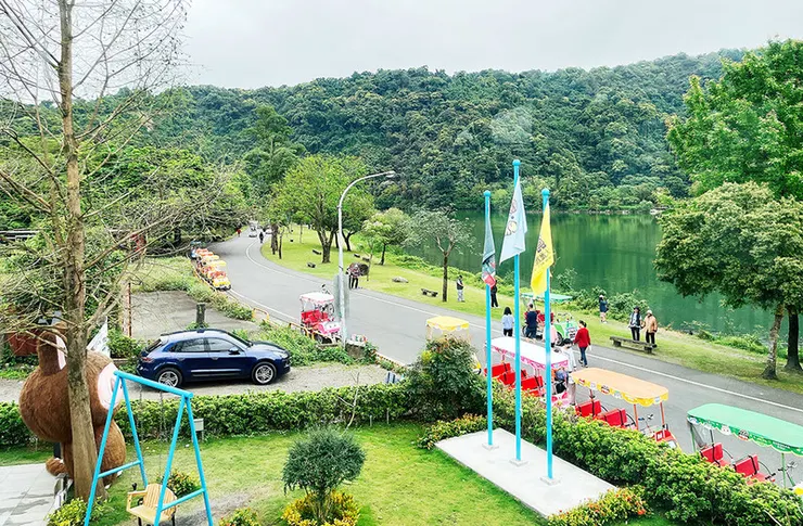 宜蘭新景點2026│巨型Labubu拉布布空降宜蘭梅花湖【大魔遇見熊】