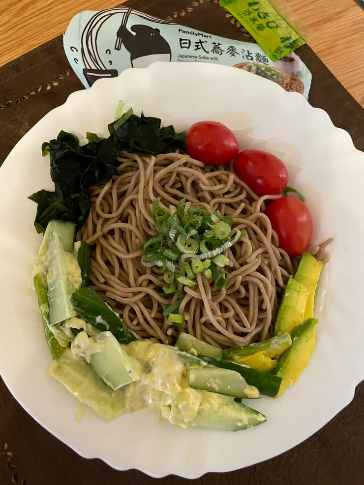 這次的小番茄不夠多,擺不成花媽的頭髮,哈哈!