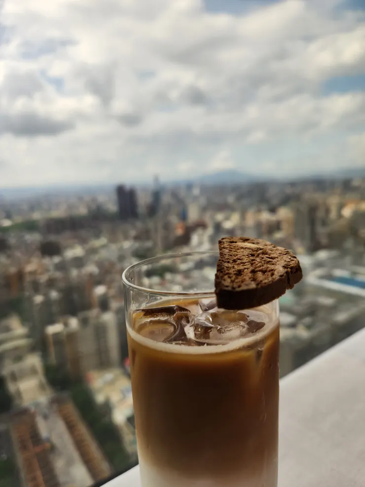 冰拿鐵+肉桂餅乾  套餐所以免費