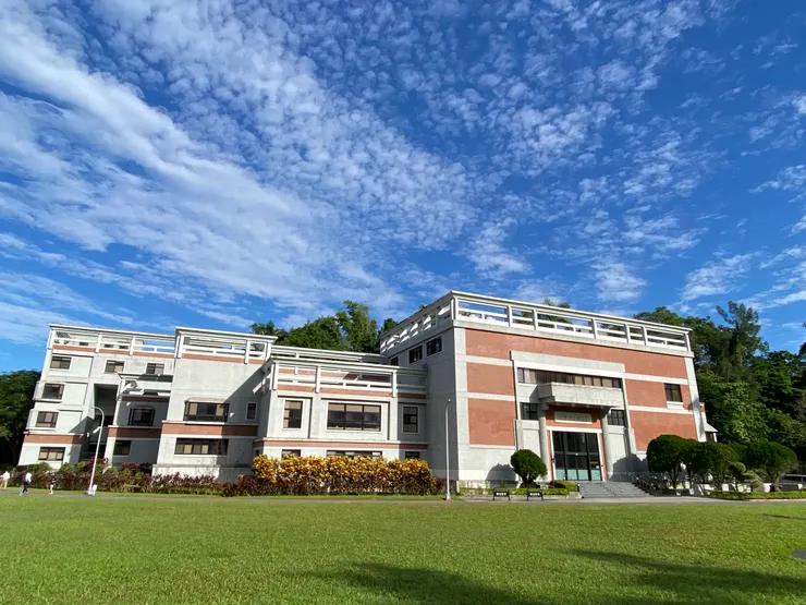 層層展開的燕型空間