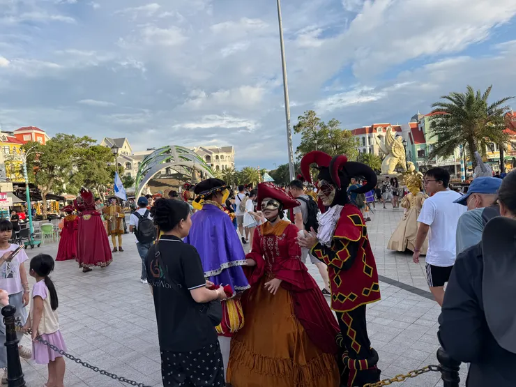 仿威尼斯面具表演