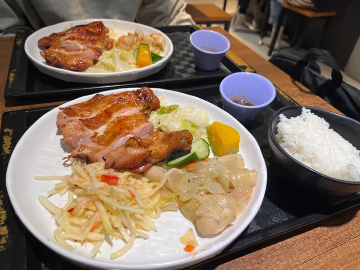 碳烤泰式雞腿飯  140元