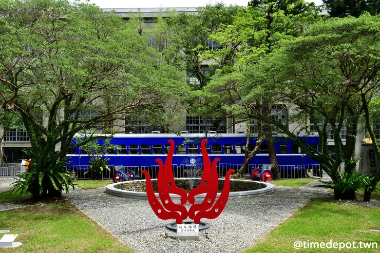 火車再次通過總辦公室前的花園,舊北廠終於活了起來