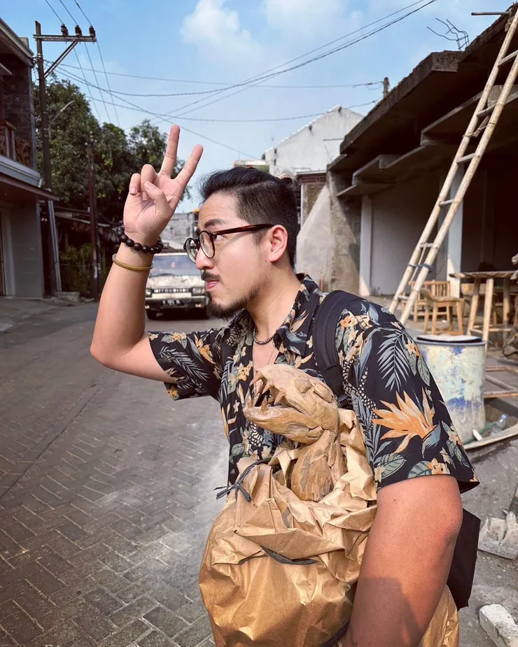 因為小恐龍太可愛了，忍不住讓他頭露出來拍照先！