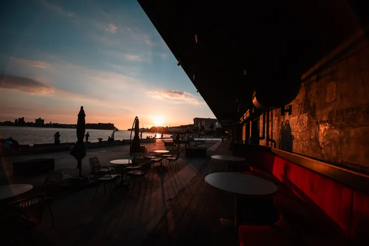 棧貳海濱｜Photo by Houses Cheung ω Z6 II + Artra lab 14mm f/2.8 Latalumen