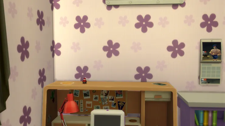 書桌上貼滿明星照片和潮流貼紙。