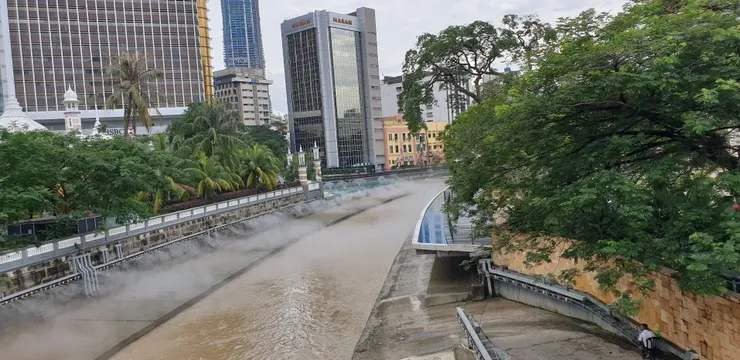 我就說河有點髒