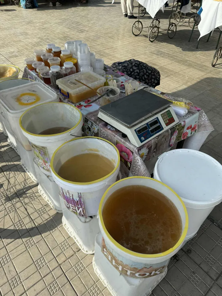 販賣蜂蜜的推車