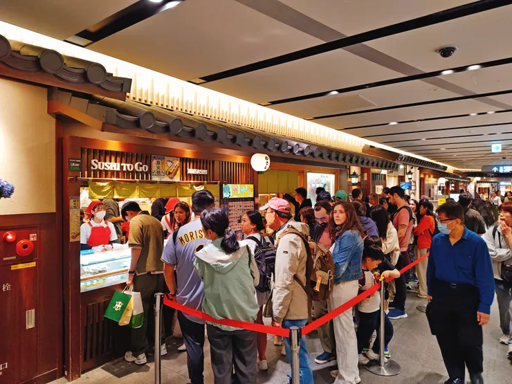 湧現的排隊人潮