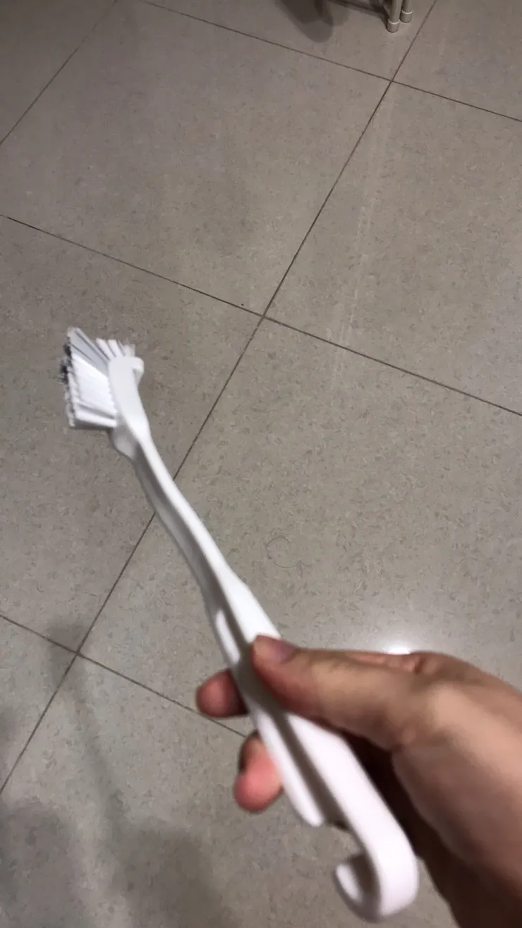 大創買的水管刷