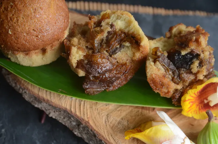 經過烘烤過，杯子蛋糕裡的煙燻月桃花乾更像桂圓了，月桃花特殊的辛香味幾乎消失了