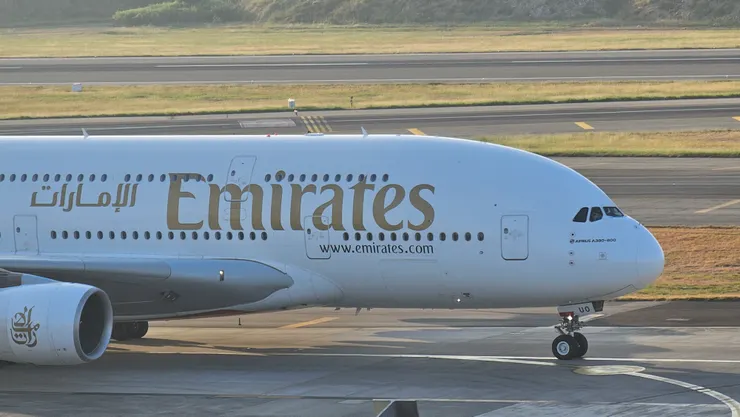 這是阿聯酋航空的空中巴士A380型客機!