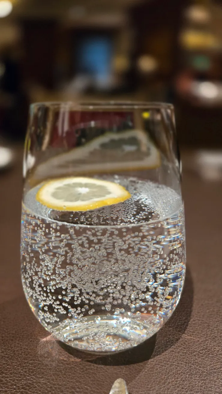 貼心棟哥主動幫我點氣泡水