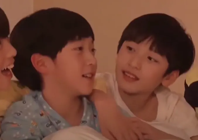 小時候浩翔看賀兒的星星眼