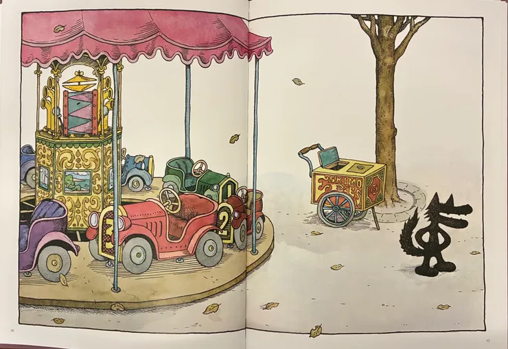 大野狼背對著沒人乘坐的遊戲器材，風吹拂著，落葉飄下，更顯孤寂。