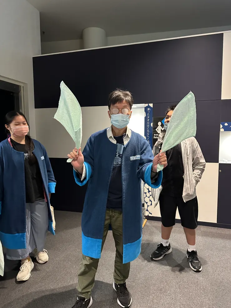 完成的毛巾冰棍，冷到我眼鏡也結冰了