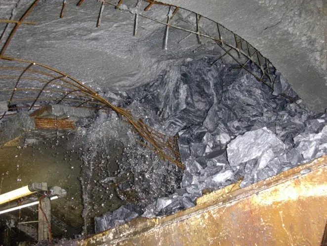 圖片來源：王豐仁 理事長 提供 / 同仁拍攝的隧道湧水