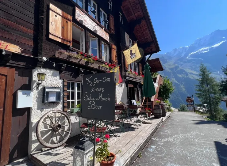 吃飽喝足，離開美麗小鎭