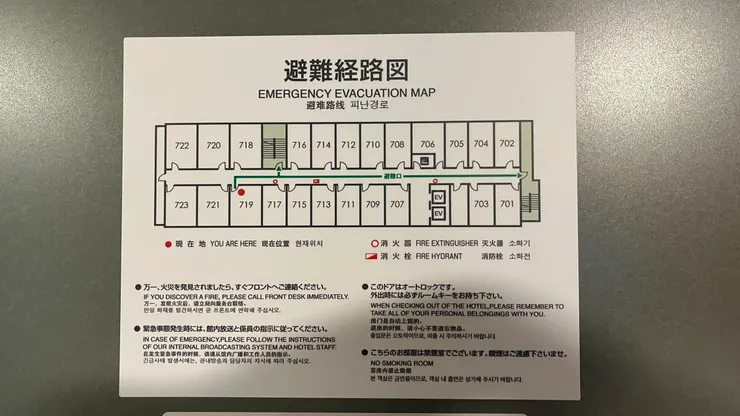 旅館呈現一個狹長型。