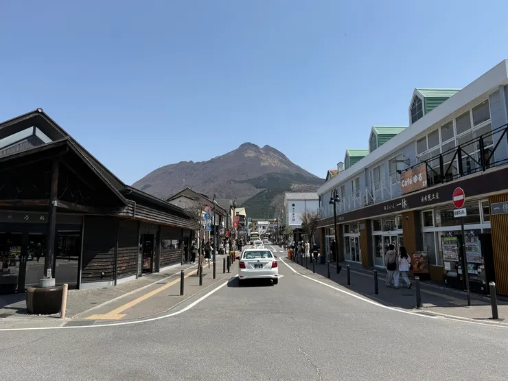 正前方的由布岳