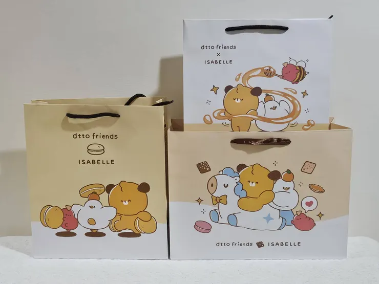 ＃不同的款式都有相對應的紙袋，是粉絲一定買爆 !!! 